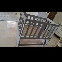 گهواره کنار مادر