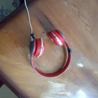 هتفن و لیزرو اسپیکر و چراغ مطالعه