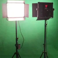 نور LED استودیویی به همراه یه پایه و ترانس