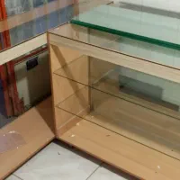 ویترین شیشه ای