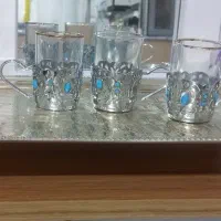 سینی برنجی پایه دارهمراه با3تااستکان انگاره برنجی