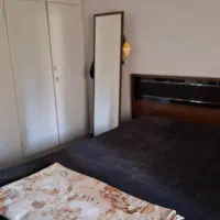 تخت و اینه قدی