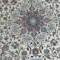 فرش دستباف نایین گل ابریشم