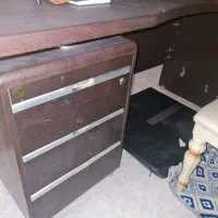 تعدادی میز و صندلی چرخ دار اداری|مبلمان اداری|شاهین‌شهر, فردوسی|دیوار