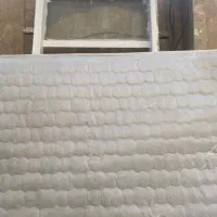 یک عدد درب اتاق چوبی، و چهارچوب در (کُمی)