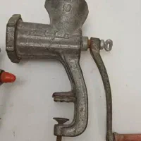 چرخ گوشت قدیمی|کلکسیون اشیاء عتیقه|فولادشهر, مسکن مهر فولادشهر|دیوار