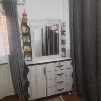 دراوراینه دار وچهار کشویی ودربزرگ