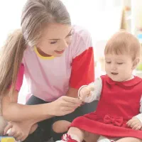 پرستار کودک با ۵ سال سابقه‌ی کاری مفید