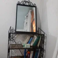 کتابخانه فرفورژه به همراه آئینه و کنسول