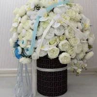 دسته گل طبیعی با باکس وگل سیکاس طبیعی