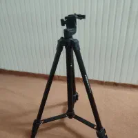 سه پایه دوربین
