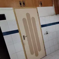 درب چوبی تمیز ۵ عدد یک مدل بهمراه یک چهارچوب فلزی