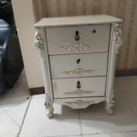 میز وسط آینه