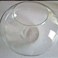 تنگ ماهی و گلدان چوبی