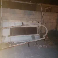 در حیاط ۳ تیکه