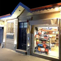 مغازه-25-متر-با-بالکن-و-تجهیزات-کامل-اجاره