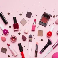 فروشنده لوازم آرایشی و بهداشتی