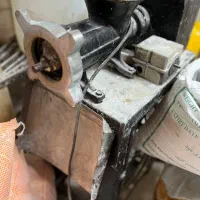 بامیه زن وچرخ گوشت