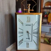 ساعت رومیزی تعویض با  رنگ نقره ای