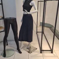 رگال  مانکن  یه مبلغ  نقد مابقی چک لباسها میفروشم