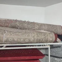 چهار تخته فرش دست دوم با زمینه رنگ قرمز و سبز