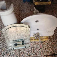 یک عددروشویی بزرگ ب همراه شیر مخلوط اب واینه بزرگ