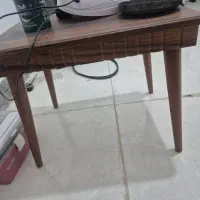 جلومبلی و گل میز