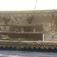 میز تلویزیون  برنز طرح طاوس وفرشته کاملا سالم