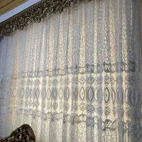 پرده همراه با کتیبه و میل پرده