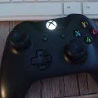 ایکس باکس وان xbox دو دسته ۵۰۰ گیگ هدست و شارژ|کنسول، بازی ویدئویی و آنلاین|قم, نیروگاه|دیوار
