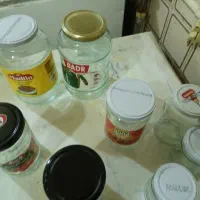 تعدادی شیشه خالی جای مربا ورب وخیار شورودبه ماسست