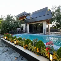 نمای-مدرن-با-استخر-و-جکوزی-سبک-تهراندشت-سنددار