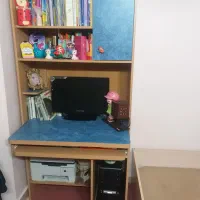 میز تحریر و کامپیوتر