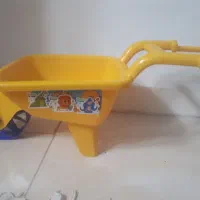 فرقون بچه کنار ساحلی