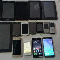 تعدادی گوشی و تبلت قدیمی