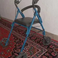 واکر چرخ دار