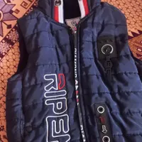 یک عدد کت پسرونه .ویک عدد پافر پسرونه