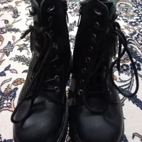 یک جفت نیم بوت خیلی تمیز و نو دخترانه سایز ۳۷