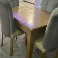 یک عدد میزناهارخوری ۴نفره به فروش میرسد