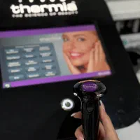 فروش تمام دستگاه ها و‌وسایل کلینیک به علت مهاجرت