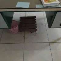 میز بزرگ چهار کشوی فلزی