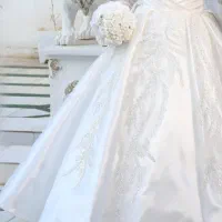 لباس عروس ساتن مزین به نگین و مروارید