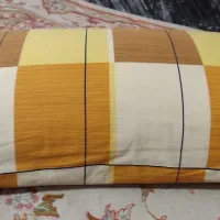 بالشت چهار گوش. پر روکش پر شکن همراه. با جلد|رختخواب، بالش، پتو|خرم‌آباد, |دیوار