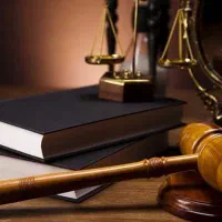 وکیل و قاضی بازنشسته دادگستری