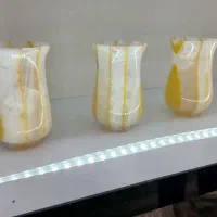 به یک فروشنده خانم برای درب مغازه نیازمندم