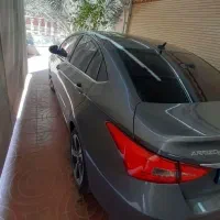 منشی خانم برای کار در نمایشگاه