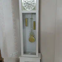 ساعت کنار سالنی