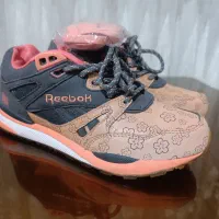 کفش Reebok اصل|کیف، کفش، کمربند|میانه, |دیوار