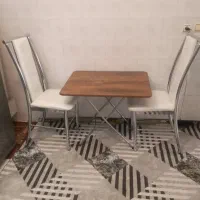 ۲صندلی و میز ناهارخوری