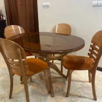 میزناهار خوری لهستانی ۴ تا ۶ نفره به همراه ۴ صندلی